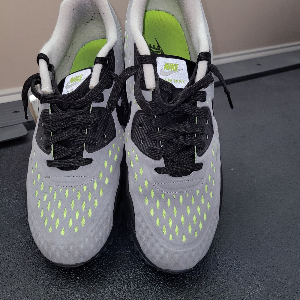 Nike 9.5 men's Air Max 90 grey/black/neon yellow